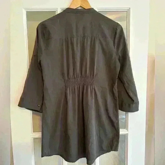 Motherhood Maternity blouse grey with brass color buttons size M - Picture 2 of 4